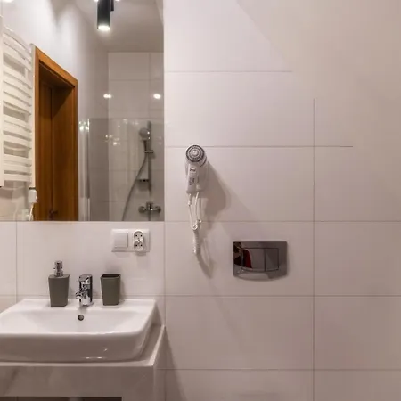 Przy Termach Apartamenty, Pokoje - Podgrzewany Basen, Hydromasaz I Tylko 70M Termy Oda ve Kahvaltı 3*