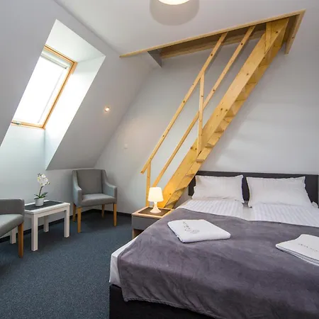 Przy Termach Apartamenty, Pokoje - Podgrzewany Basen, Hydromasaz I Tylko 70M Termy Oda ve Kahvaltı