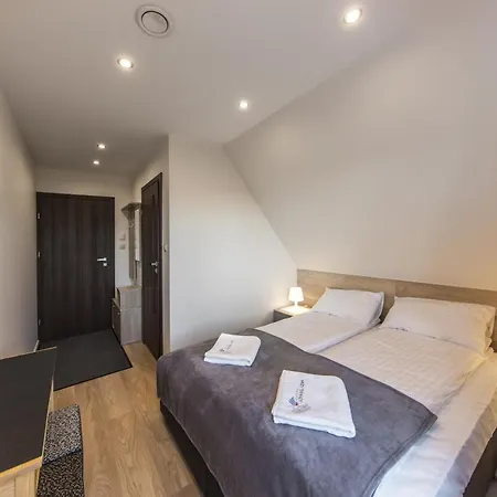 Przy Termach Apartamenty, Pokoje - Podgrzewany Basen, Hydromasaz I Tylko 70M Termy Bed and breakfast 3*