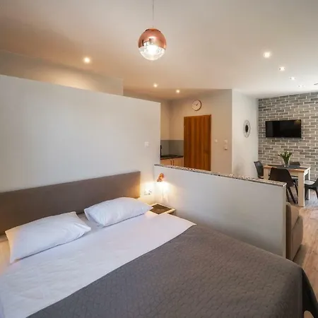 Przy Termach Apartamenty, Pokoje - Podgrzewany Basen, Hydromasaz I Tylko 70M Termy Oda ve Kahvaltı